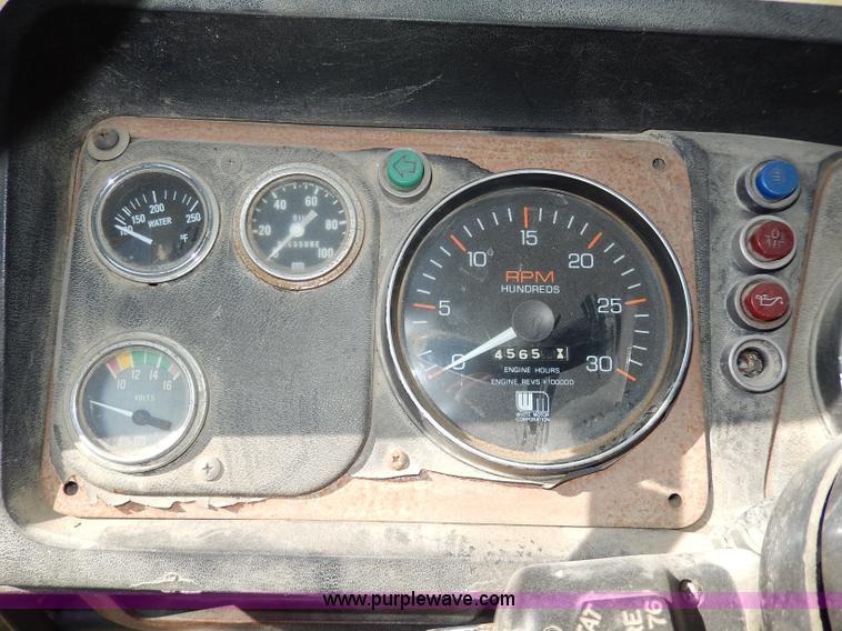 image for item H9637 1981 White Road Commander 2 semi truck