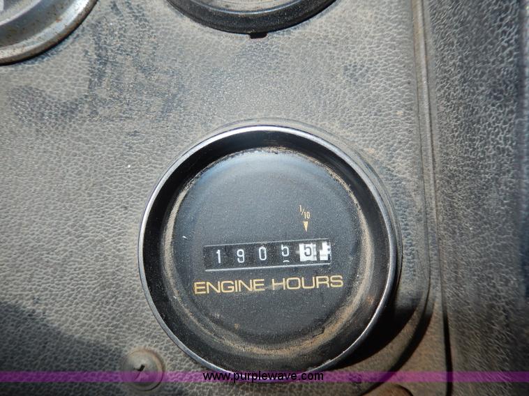 image for item H9637 1981 White Road Commander 2 semi truck