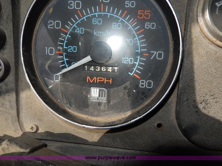 image for item H9637 1981 White Road Commander 2 semi truck