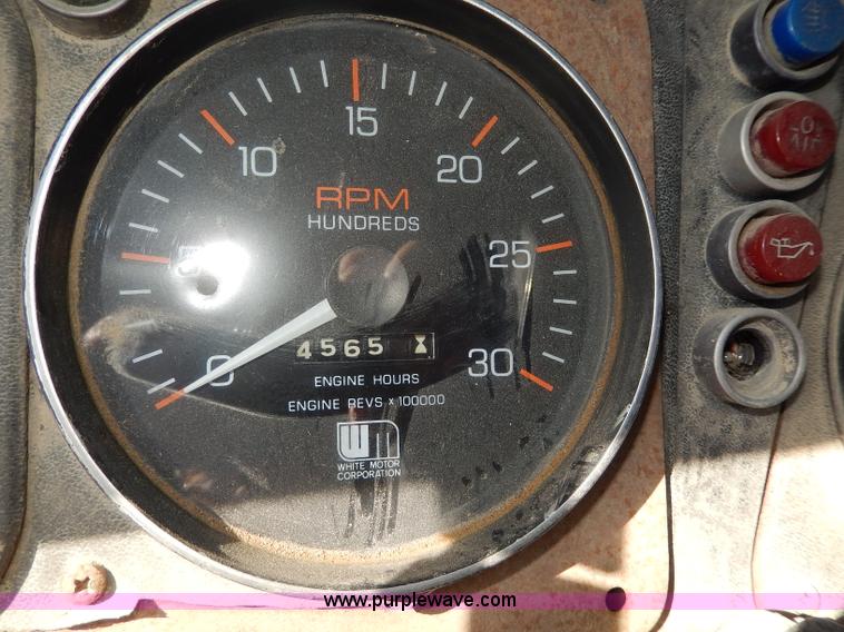 image for item H9637 1981 White Road Commander 2 semi truck