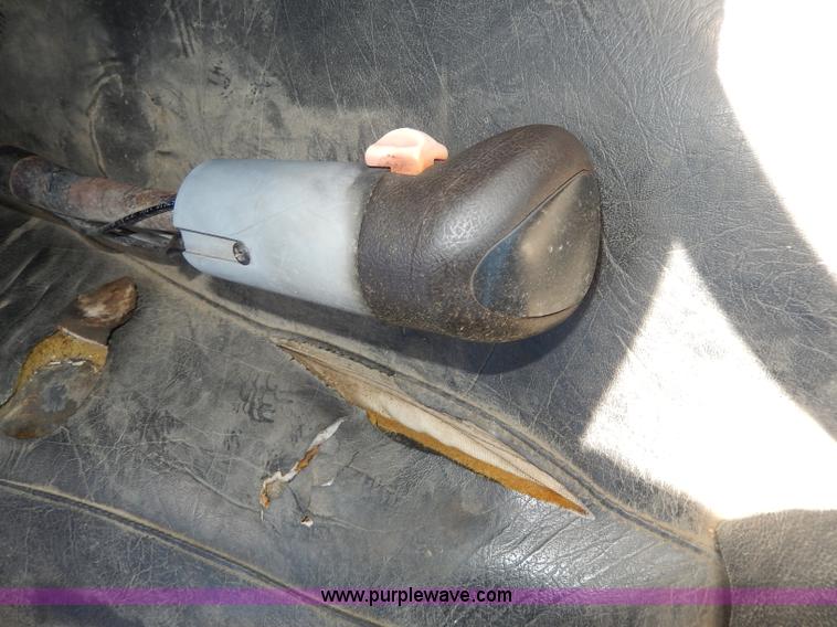 image for item H9637 1981 White Road Commander 2 semi truck