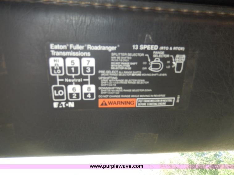 image for item H9637 1981 White Road Commander 2 semi truck