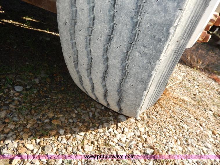 image for item H9637 1981 White Road Commander 2 semi truck