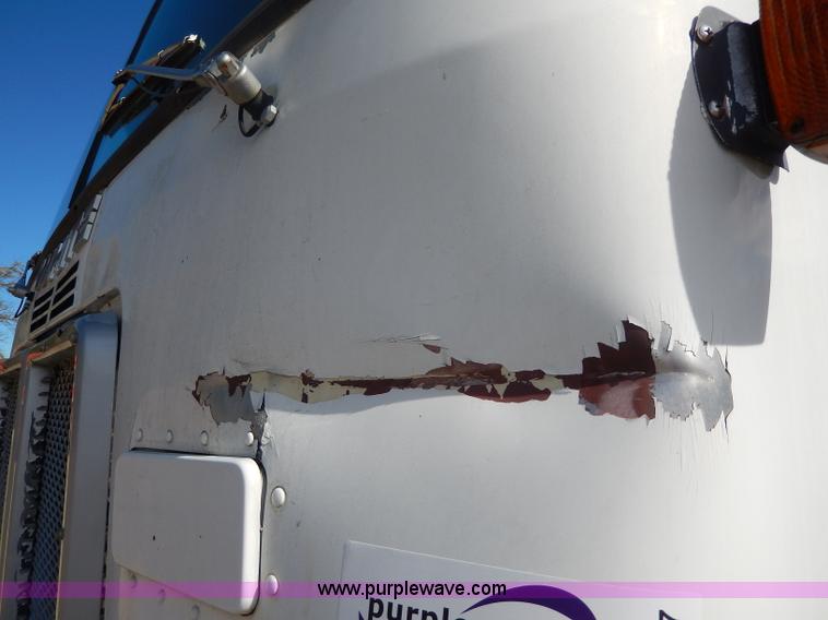 image for item H9637 1981 White Road Commander 2 semi truck