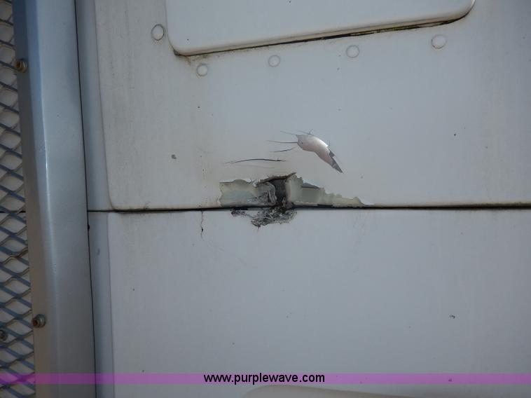 image for item H9637 1981 White Road Commander 2 semi truck