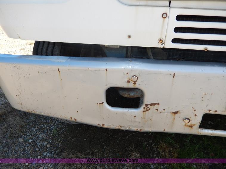 image for item H9637 1981 White Road Commander 2 semi truck