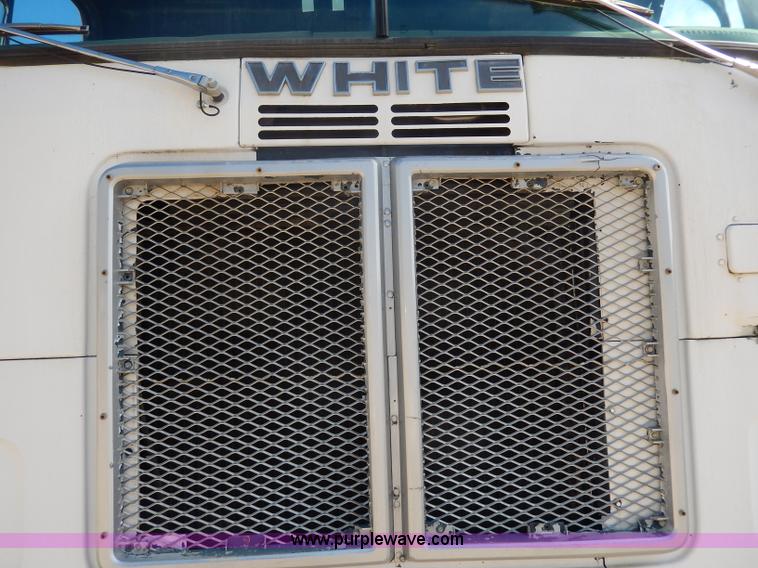 image for item H9637 1981 White Road Commander 2 semi truck