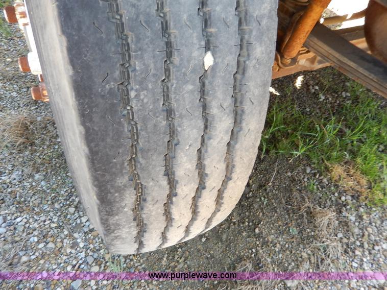 image for item H9637 1981 White Road Commander 2 semi truck