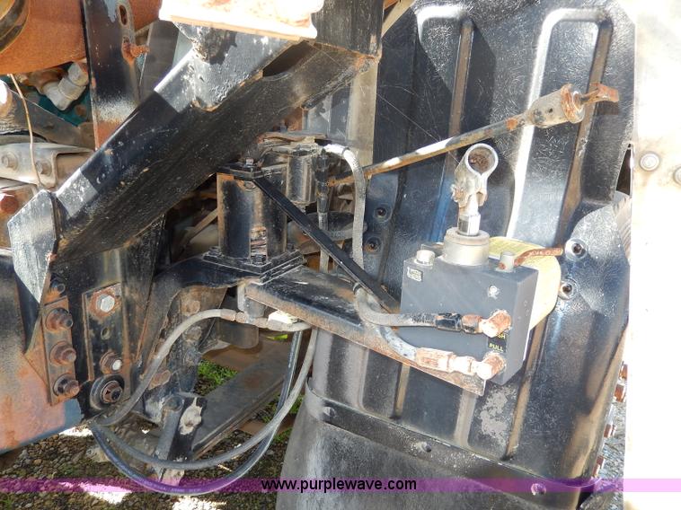 image for item H9637 1981 White Road Commander 2 semi truck