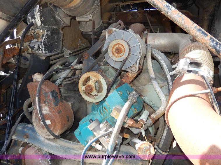 image for item H9637 1981 White Road Commander 2 semi truck