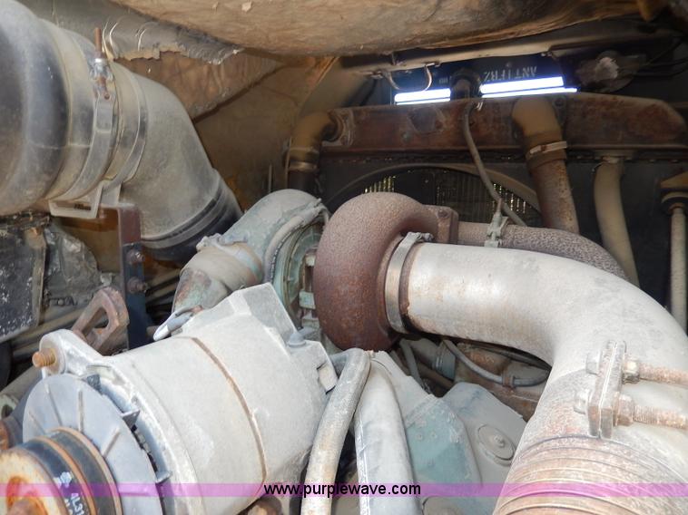 image for item H9637 1981 White Road Commander 2 semi truck