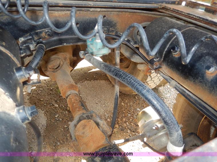 image for item H9637 1981 White Road Commander 2 semi truck