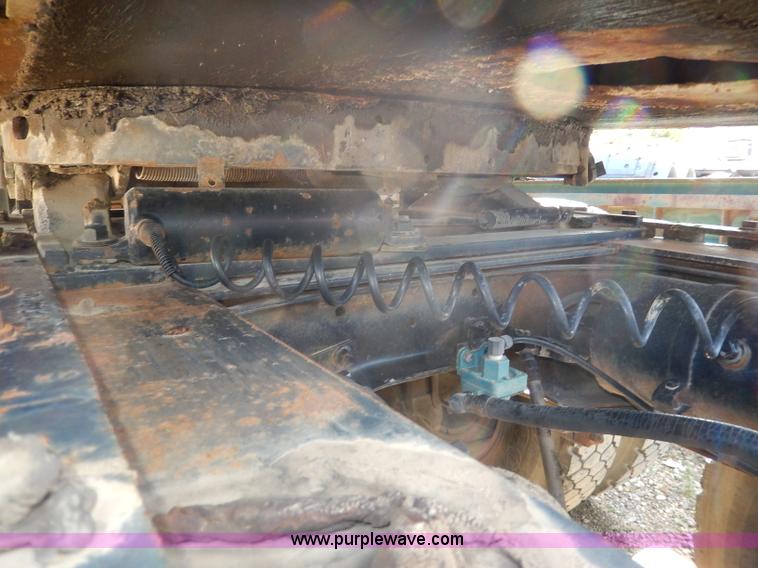 image for item H9637 1981 White Road Commander 2 semi truck