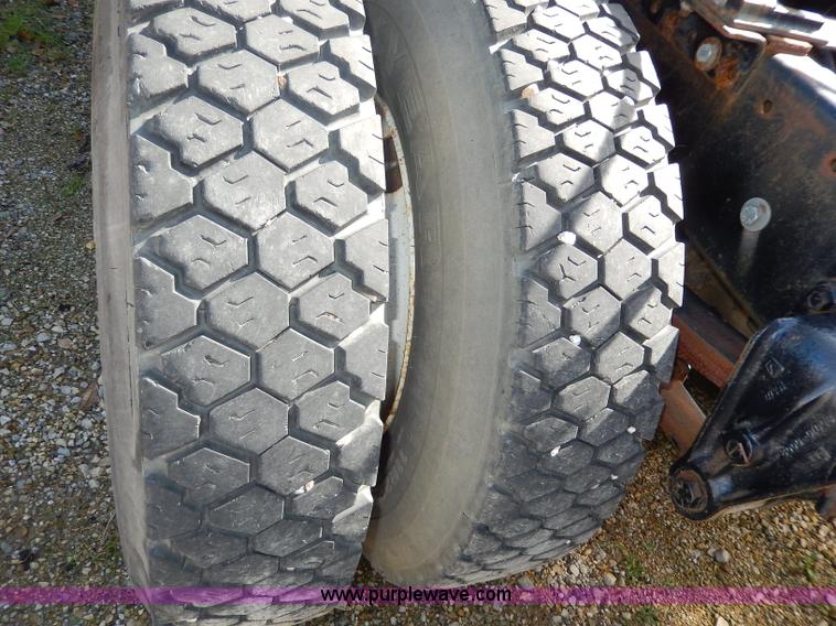 image for item H9637 1981 White Road Commander 2 semi truck