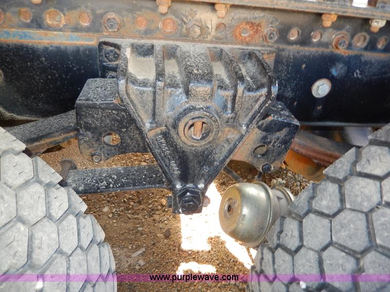 image for item H9637 1981 White Road Commander 2 semi truck