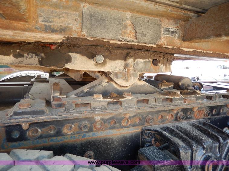 image for item H9637 1981 White Road Commander 2 semi truck