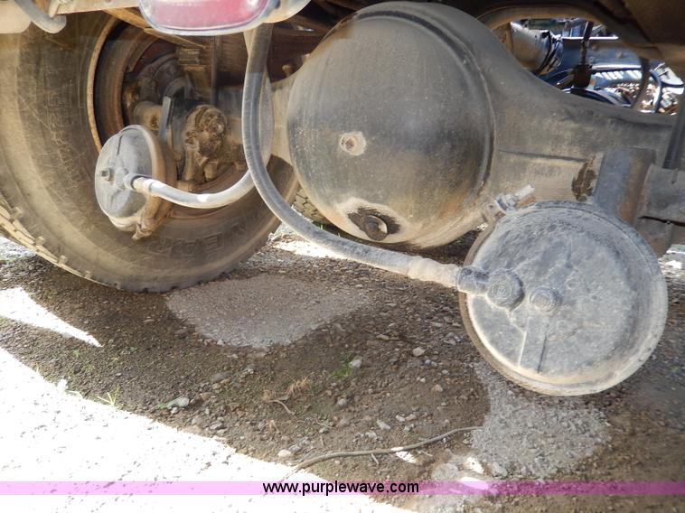 image for item H9637 1981 White Road Commander 2 semi truck