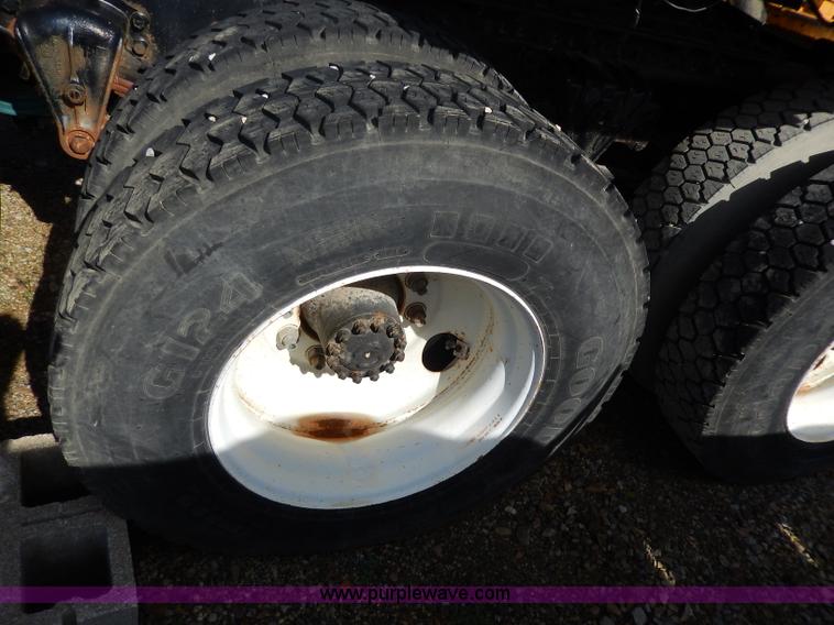 image for item H9637 1981 White Road Commander 2 semi truck