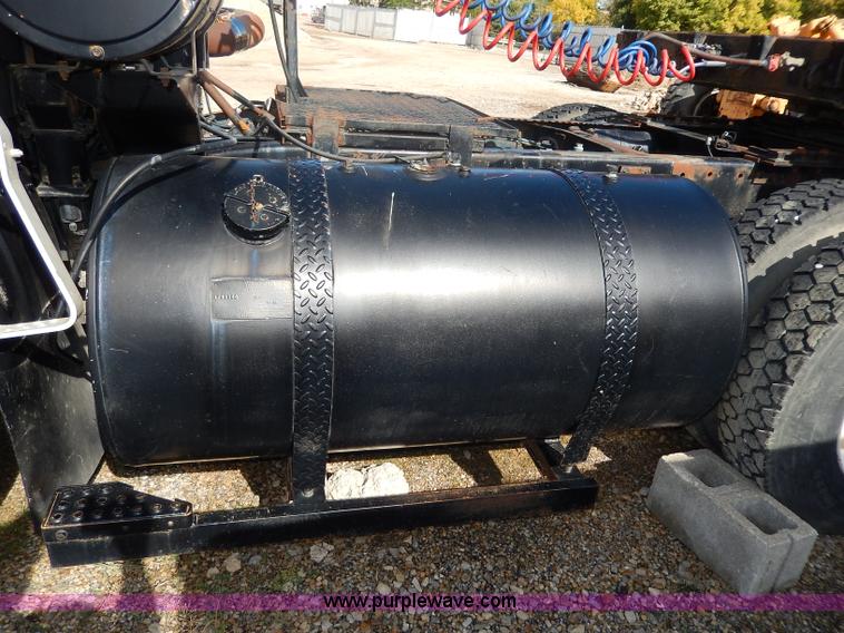 image for item H9637 1981 White Road Commander 2 semi truck