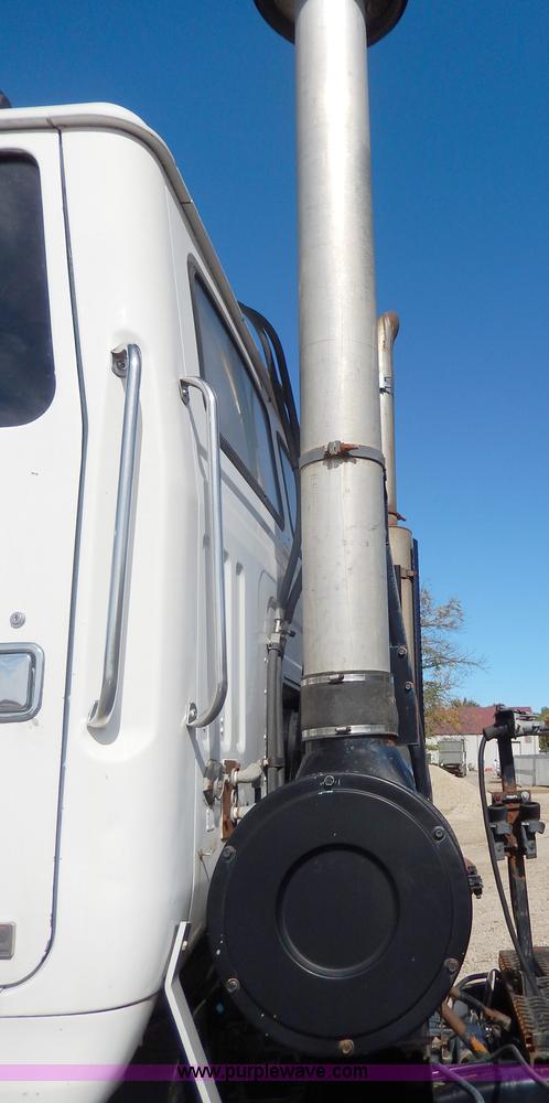 image for item H9637 1981 White Road Commander 2 semi truck