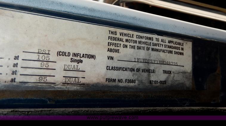 image for item H9637 1981 White Road Commander 2 semi truck