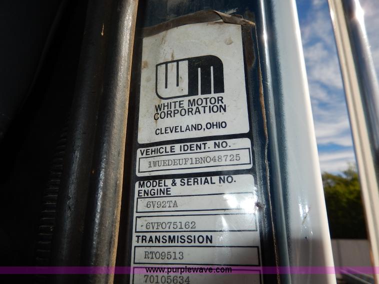 image for item H9637 1981 White Road Commander 2 semi truck