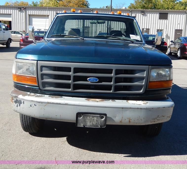 image for item H9638 1997 Ford F350 XL flatbed truck