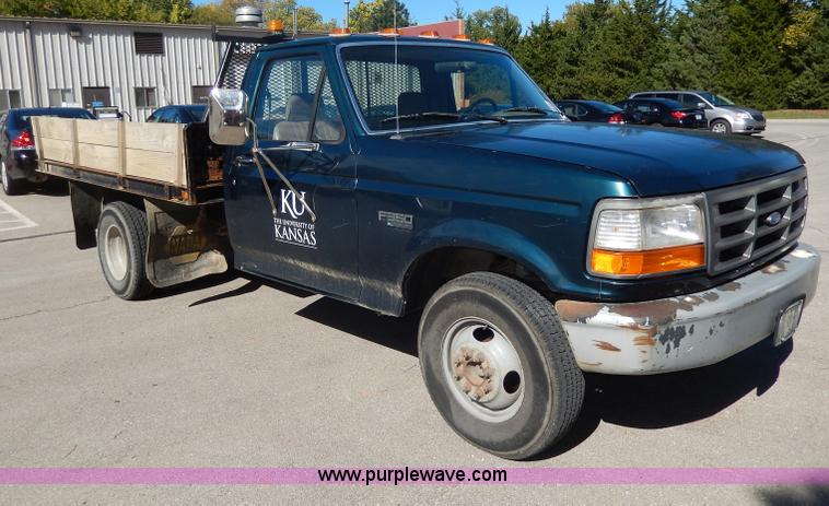 image for item H9638 1997 Ford F350 XL flatbed truck