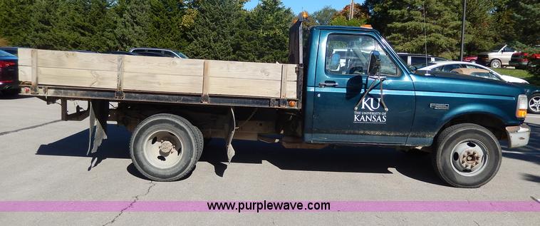 image for item H9638 1997 Ford F350 XL flatbed truck