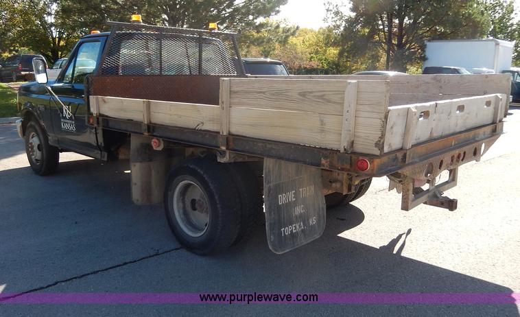 image for item H9638 1997 Ford F350 XL flatbed truck