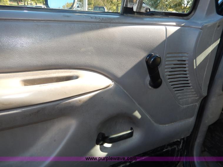 image for item H9638 1997 Ford F350 XL flatbed truck