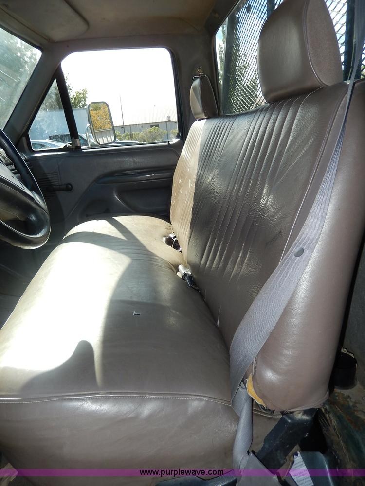 image for item H9638 1997 Ford F350 XL flatbed truck