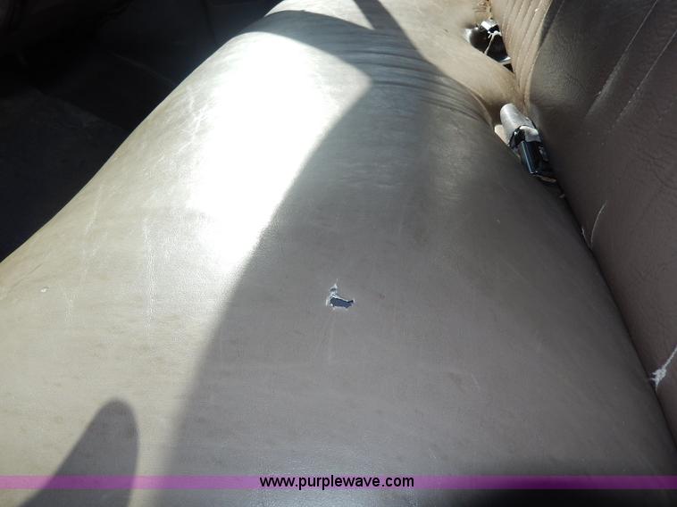 image for item H9638 1997 Ford F350 XL flatbed truck