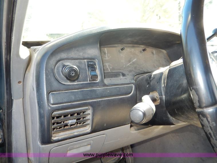 image for item H9638 1997 Ford F350 XL flatbed truck