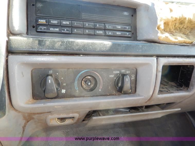 image for item H9638 1997 Ford F350 XL flatbed truck