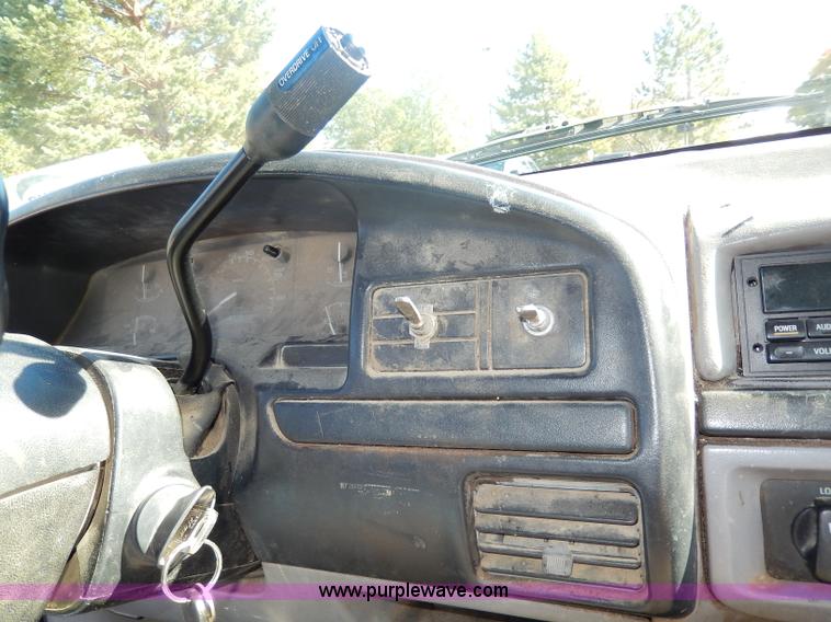 image for item H9638 1997 Ford F350 XL flatbed truck