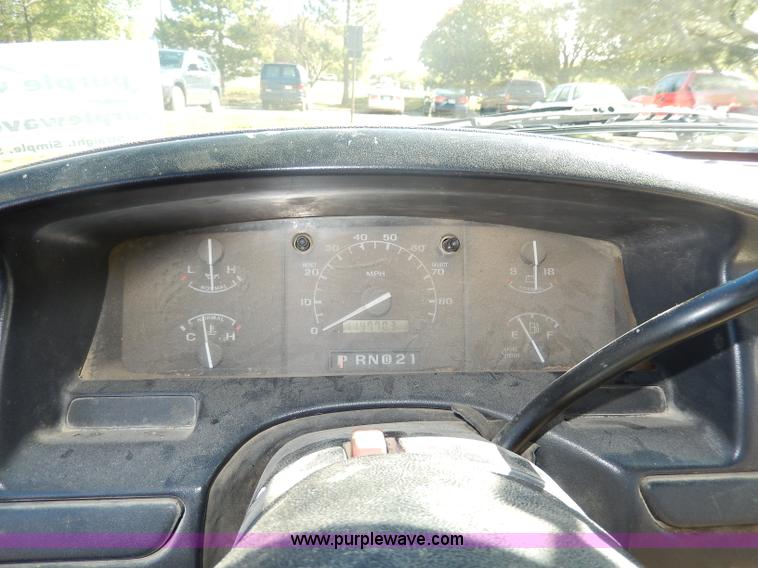 image for item H9638 1997 Ford F350 XL flatbed truck