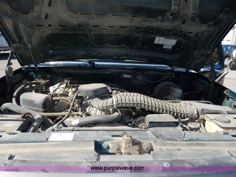 image for item H9638 1997 Ford F350 XL flatbed truck