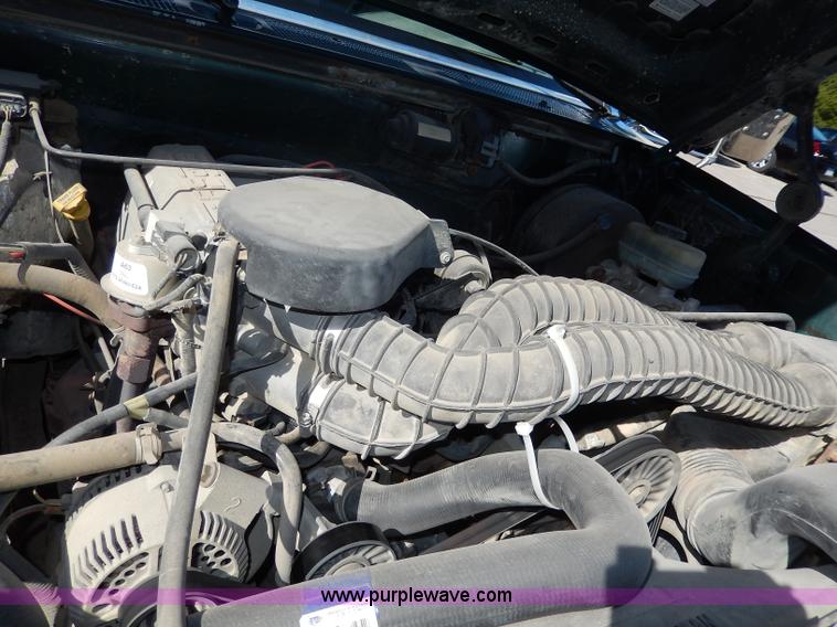 image for item H9638 1997 Ford F350 XL flatbed truck