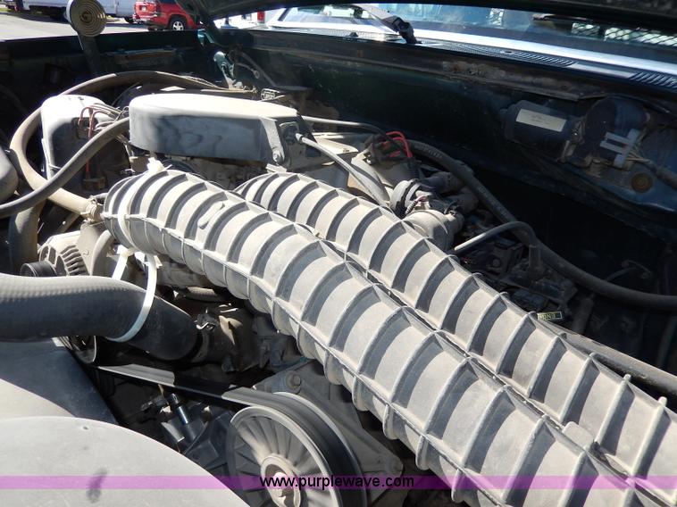 image for item H9638 1997 Ford F350 XL flatbed truck