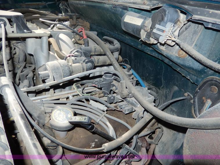 image for item H9638 1997 Ford F350 XL flatbed truck