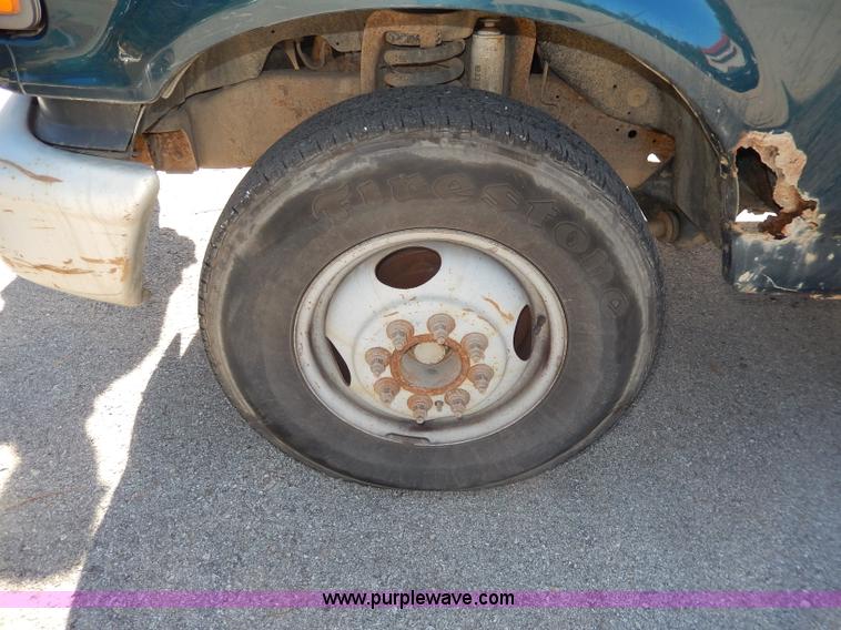 image for item H9638 1997 Ford F350 XL flatbed truck