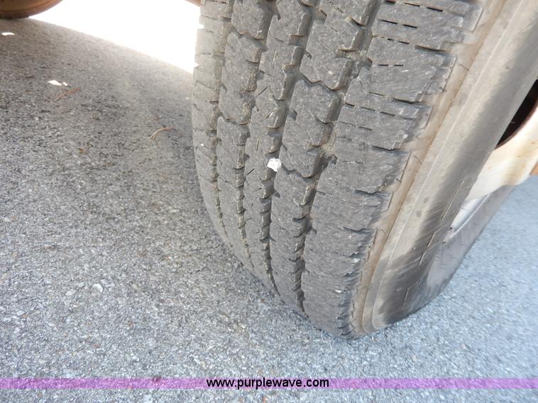 image for item H9638 1997 Ford F350 XL flatbed truck