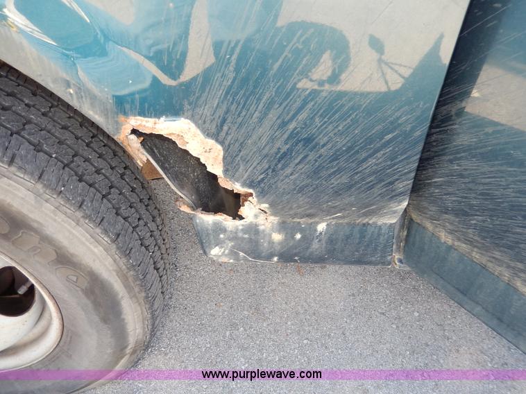 image for item H9638 1997 Ford F350 XL flatbed truck