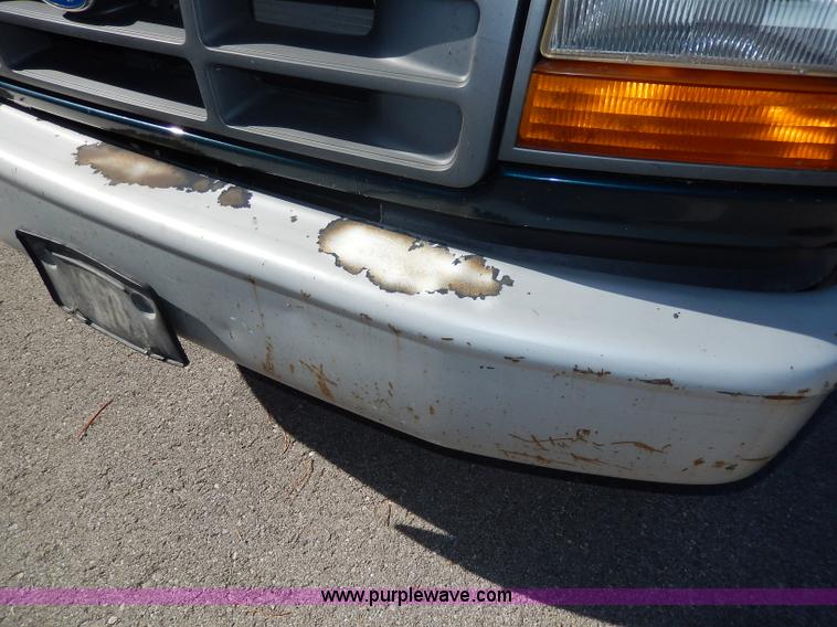 image for item H9638 1997 Ford F350 XL flatbed truck