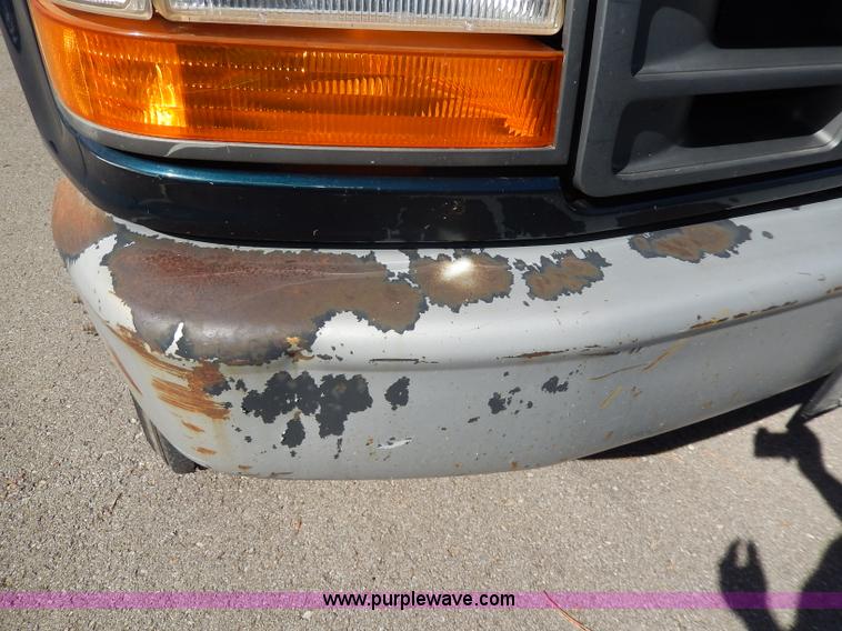 image for item H9638 1997 Ford F350 XL flatbed truck