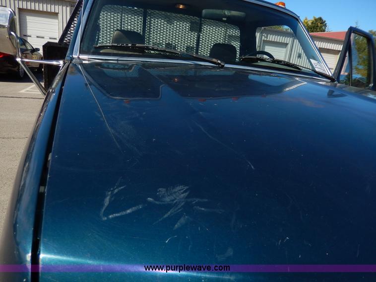 image for item H9638 1997 Ford F350 XL flatbed truck