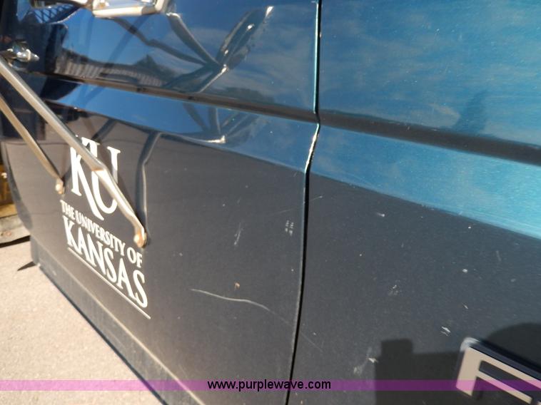 image for item H9638 1997 Ford F350 XL flatbed truck