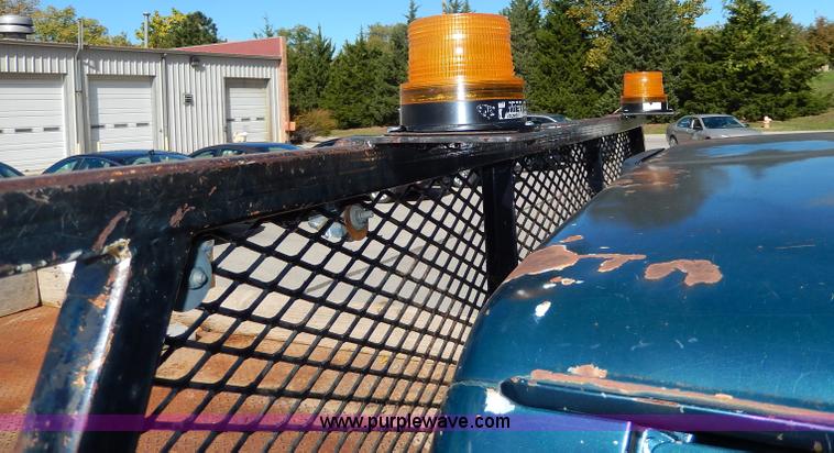 image for item H9638 1997 Ford F350 XL flatbed truck