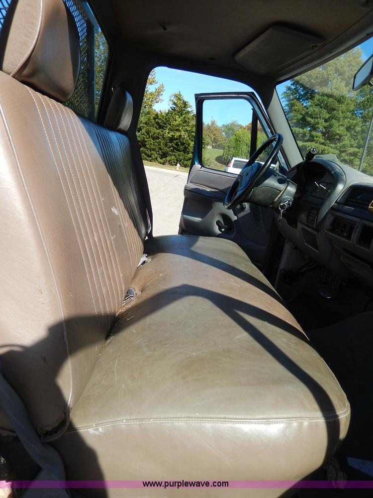 image for item H9638 1997 Ford F350 XL flatbed truck